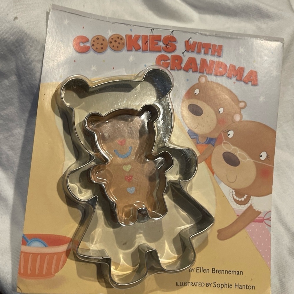 Vintage Hallmark Cookie Cutters Teddy Bears Metal Mom Grandma Child 5”